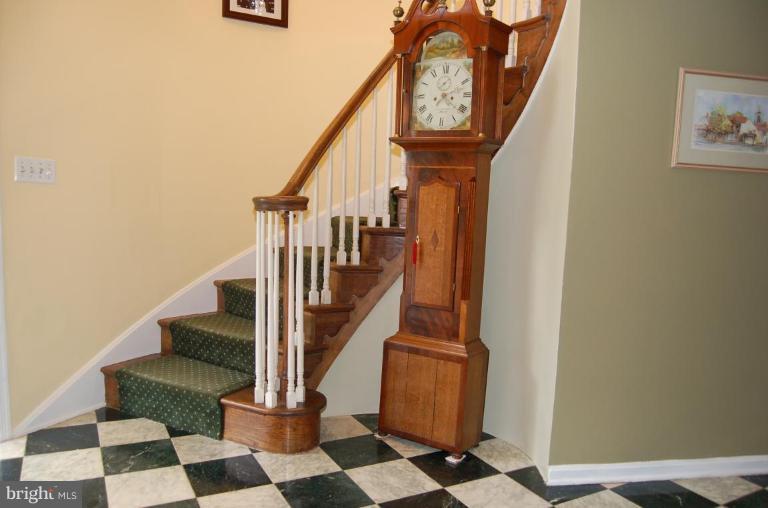 83 Chautaugua Road Arnold, MD 21012 - Photo 10 of 19 Stairwell