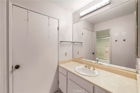 $815,000 | 11831 Courtleigh Drive, Unit 203, Los Angeles, CA 90066