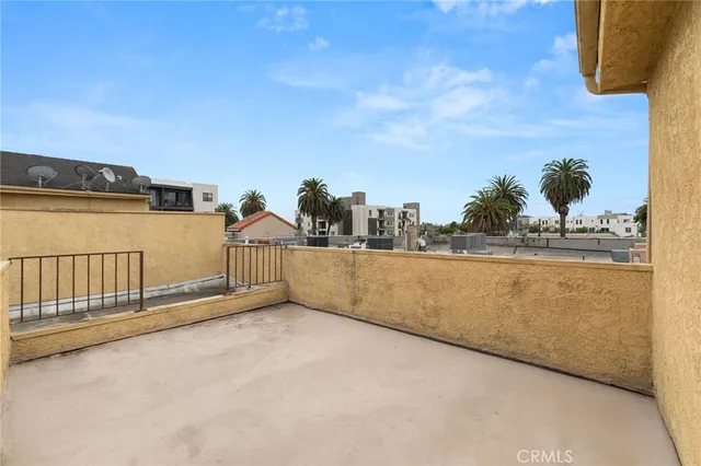 $850,000 | 11831 Courtleigh Drive, Unit 203, Los Angeles, CA 90066