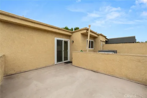 $815,000 | 11831 Courtleigh Drive, Unit 203, Los Angeles, CA 90066