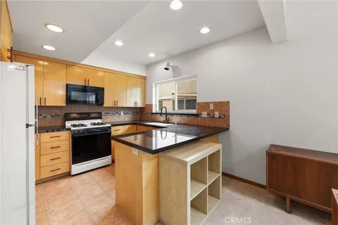 $815,000 | 11831 Courtleigh Drive, Unit 203, Los Angeles, CA 90066