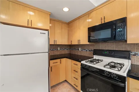 $815,000 | 11831 Courtleigh Drive, Unit 203, Los Angeles, CA 90066