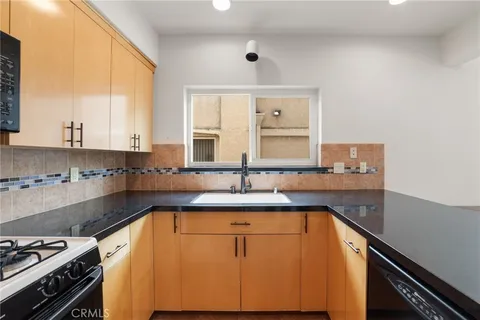 $815,000 | 11831 Courtleigh Drive, Unit 203, Los Angeles, CA 90066