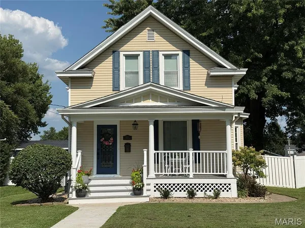 $200,000 | 1821 Evergreen Avenue, Alton, IL 62002