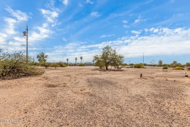 a house view with a backyard space