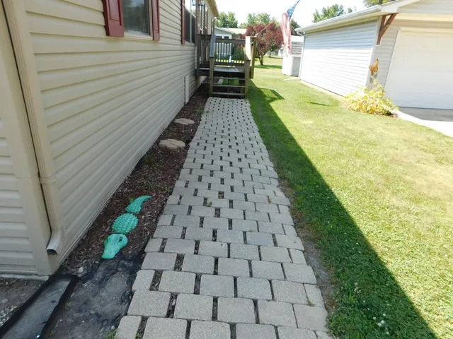 $114,900 | 13 Hickory Lane, Sandwich, IL 60548