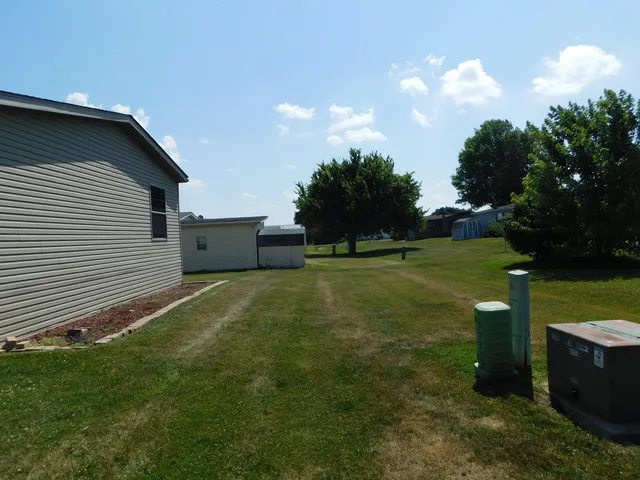 $114,900 | 13 Hickory Lane, Sandwich, IL 60548