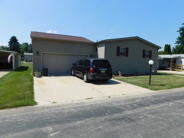$114,900 | 13 Hickory Lane, Sandwich, IL 60548