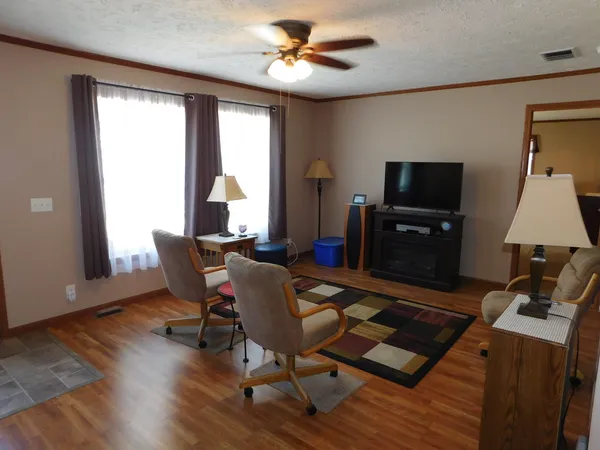 $107,500 | 13 Hickory Lane, Sandwich, IL 60548