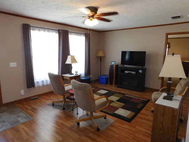 $114,900 | 13 Hickory Lane, Sandwich, IL 60548