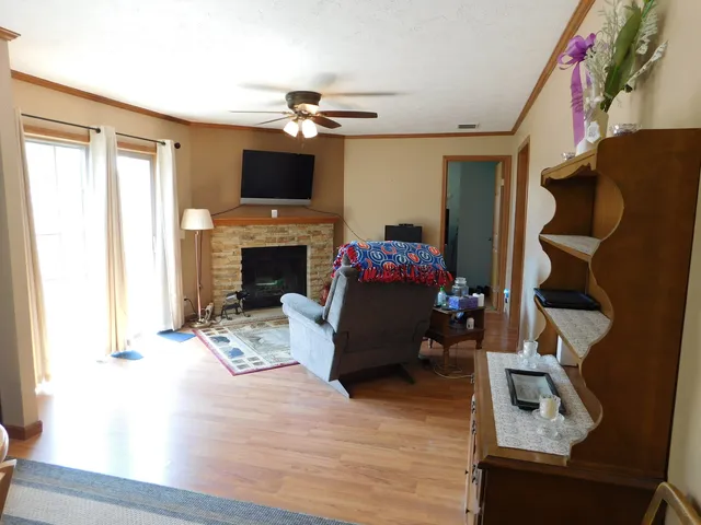 $114,900 | 13 Hickory Lane, Sandwich, IL 60548