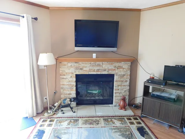 $114,900 | 13 Hickory Lane, Sandwich, IL 60548