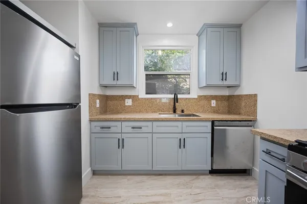 $3,000,000 | 616 Sunset Avenue, Venice, CA 90291