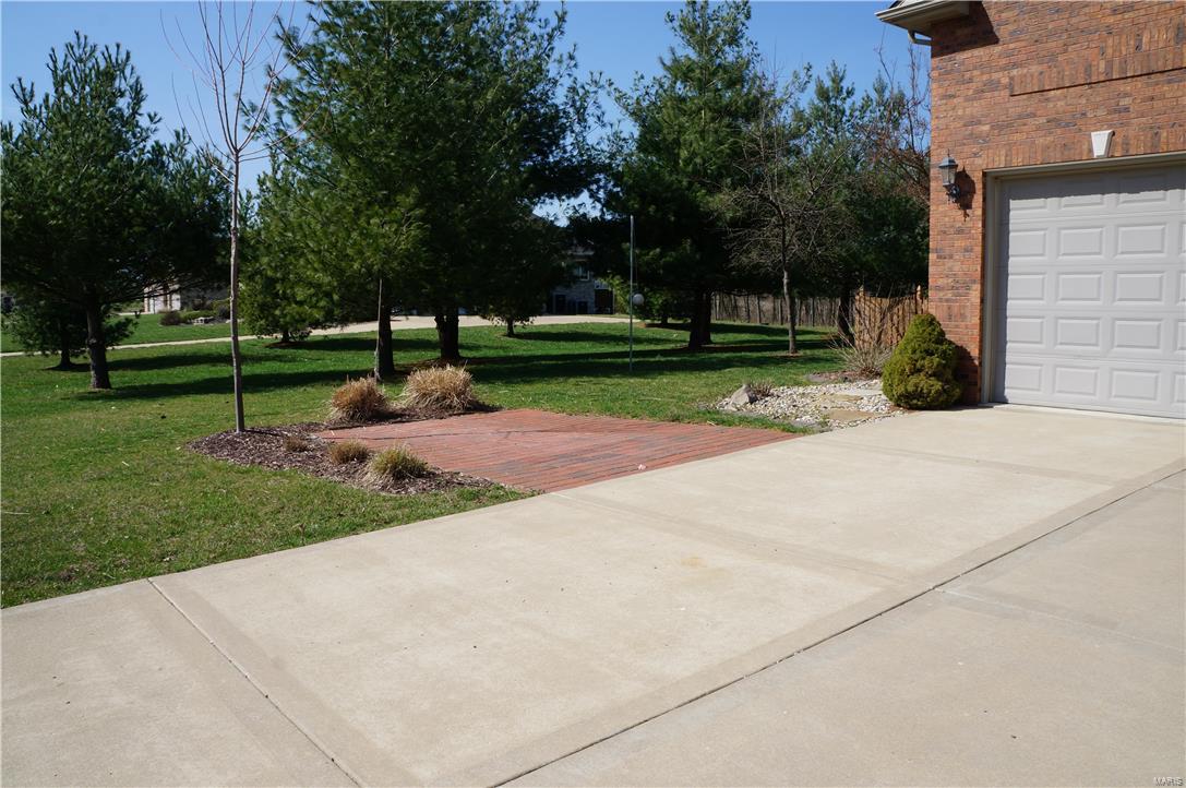 8433 Timber Ridge Drive Edwardsville, IL 62025 - Photo 6 of 97