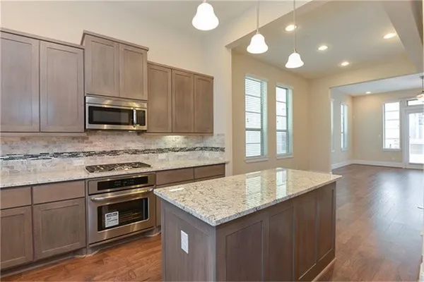 $3,300 | 2112 Radcliffe Street, Houston, TX 77007