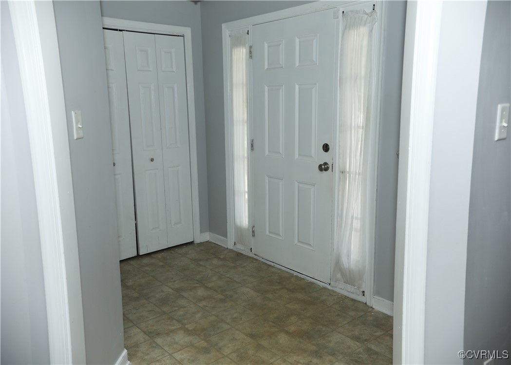 5401 Warwick Road Richmond, VA 23224 - Photo 3 of 10 Large foyer