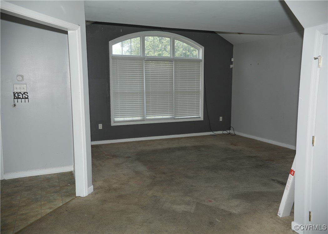 5401 Warwick Road Richmond, VA 23224 - Photo 4 of 10 Carpeted family room