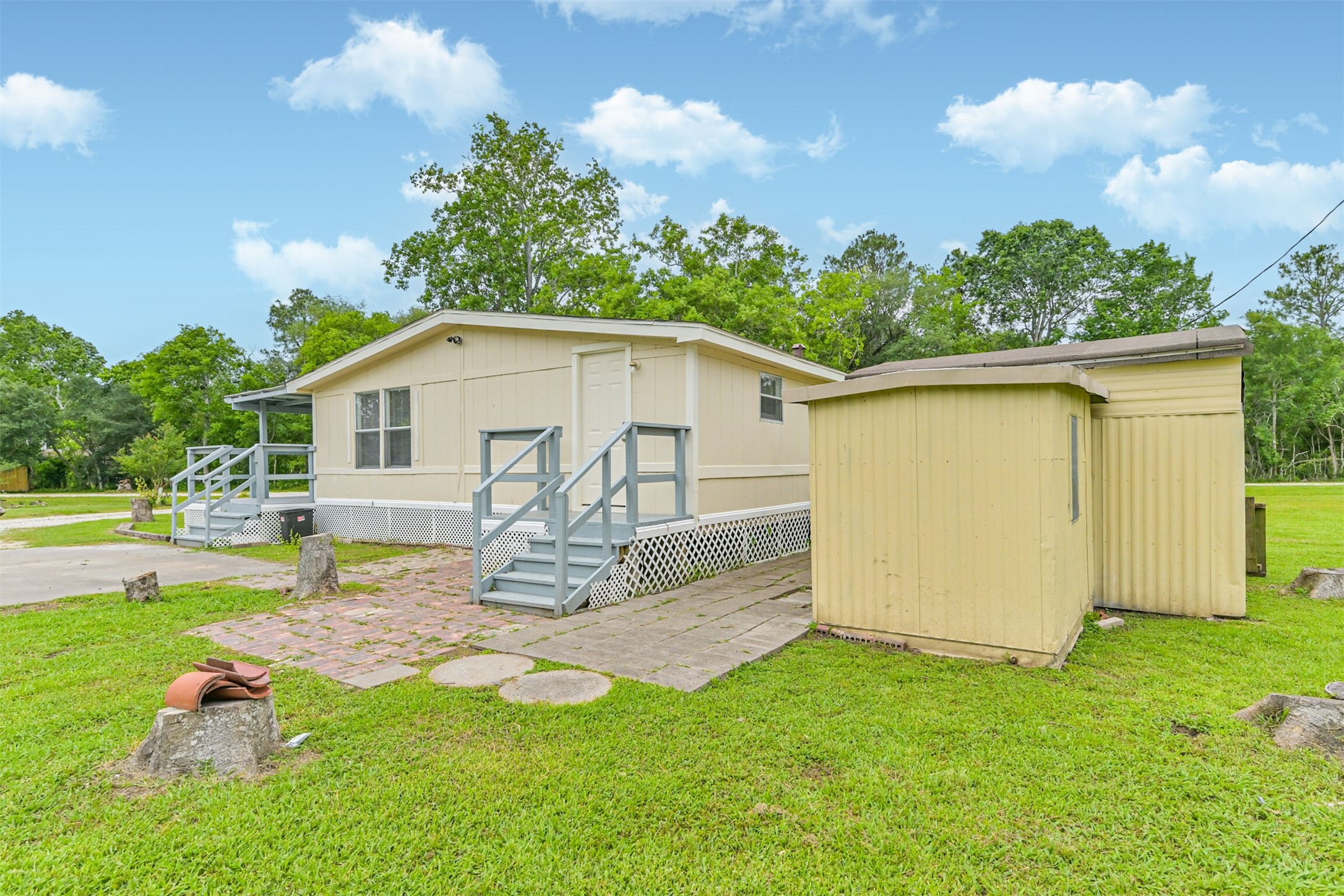 1749 Max Road, Unit 4 Pearland, TX 77581 - Photo 27 of 33 A view of the side of the home