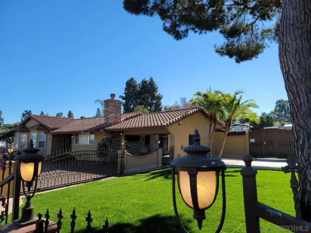 a view of a livingroom with furniture