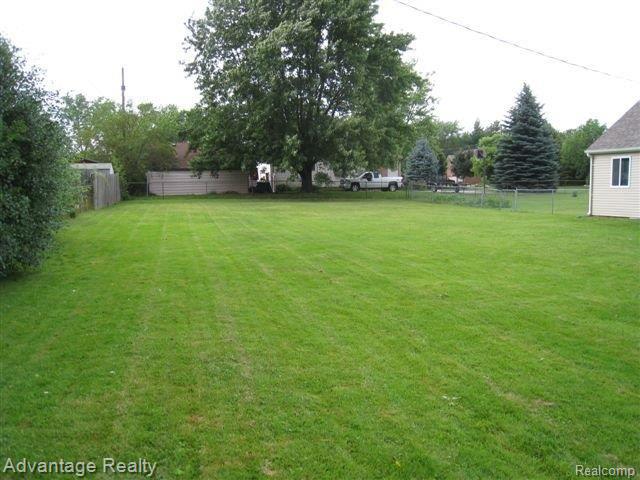 3286 Rockhaven Avenue Rochester, MI 48309 - Photo 3 of 13 Fenced In Back Yard