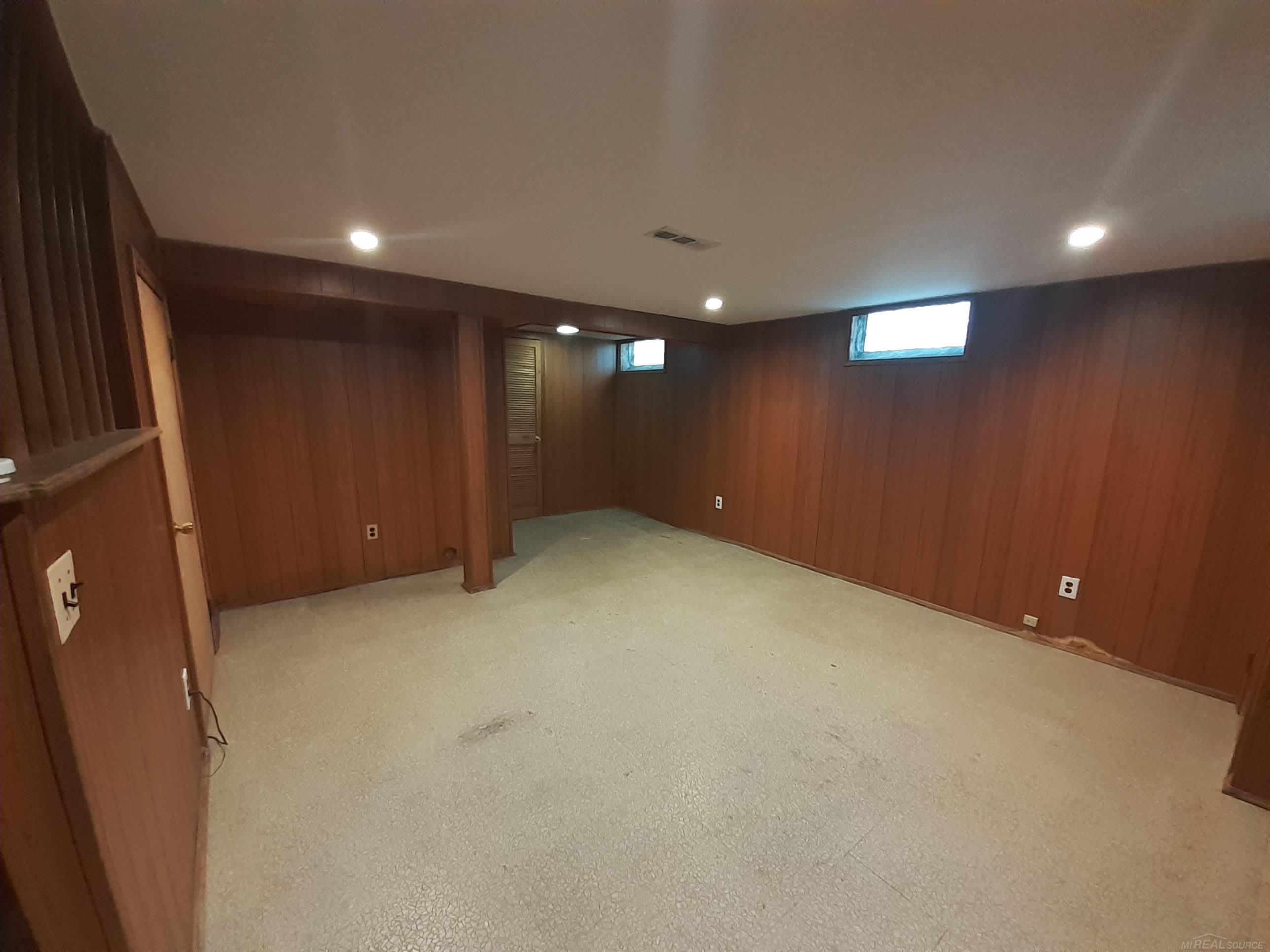 2099 East Maple Road, Unit 11 Birmingham, MI 48009 - Photo 17 of 20