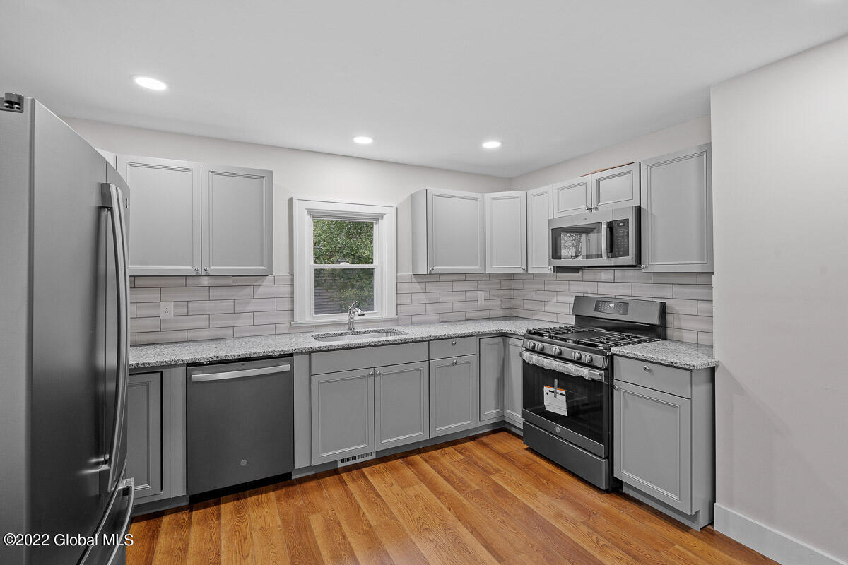 1006 Fort Hunter Road Schenectady, NY 12303 - Photo 15 of 42 1006 Fort Hunter Road Schenectady NY 031