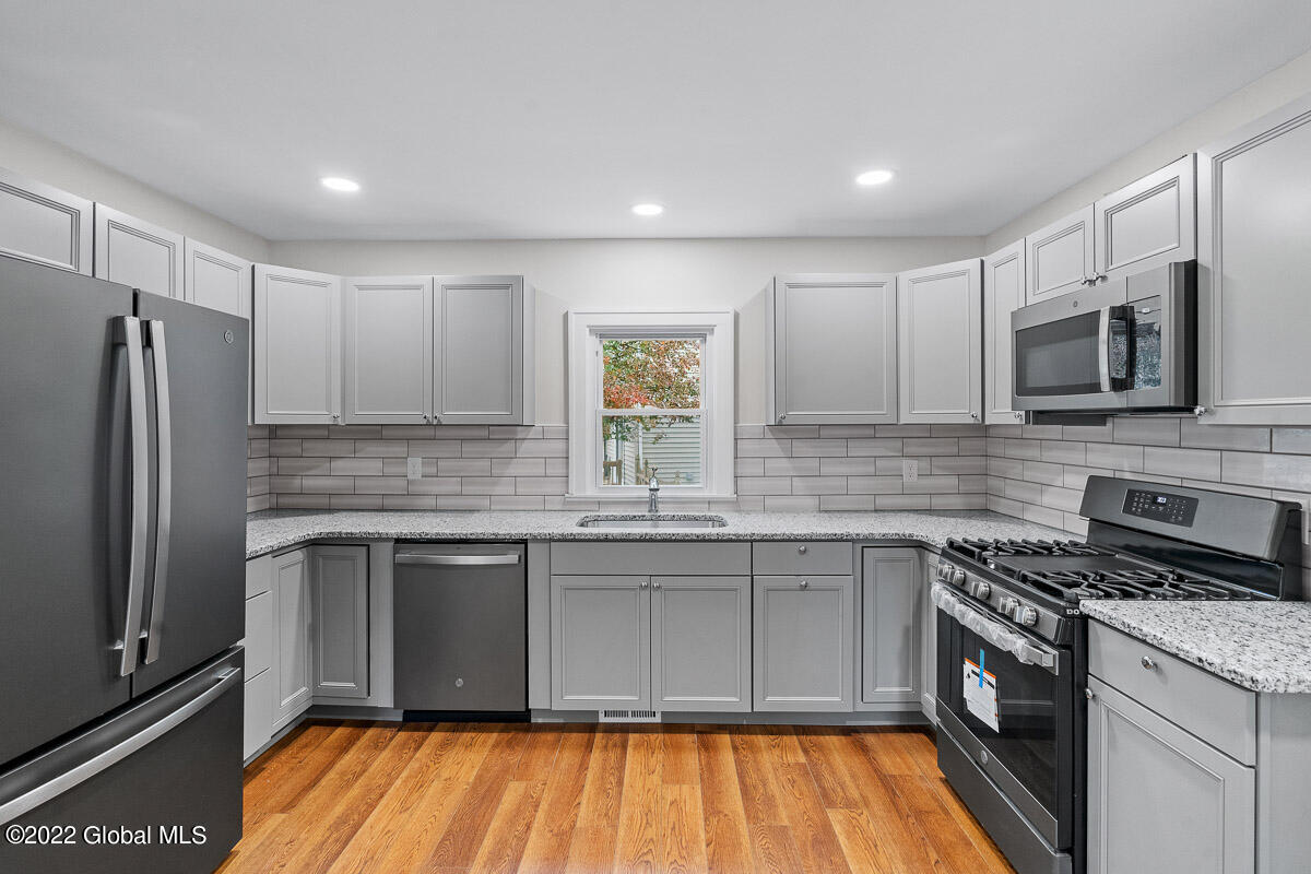 1006 Fort Hunter Road Schenectady, NY 12303 - Photo 16 of 42 1006 Fort Hunter Road Schenectady NY 032