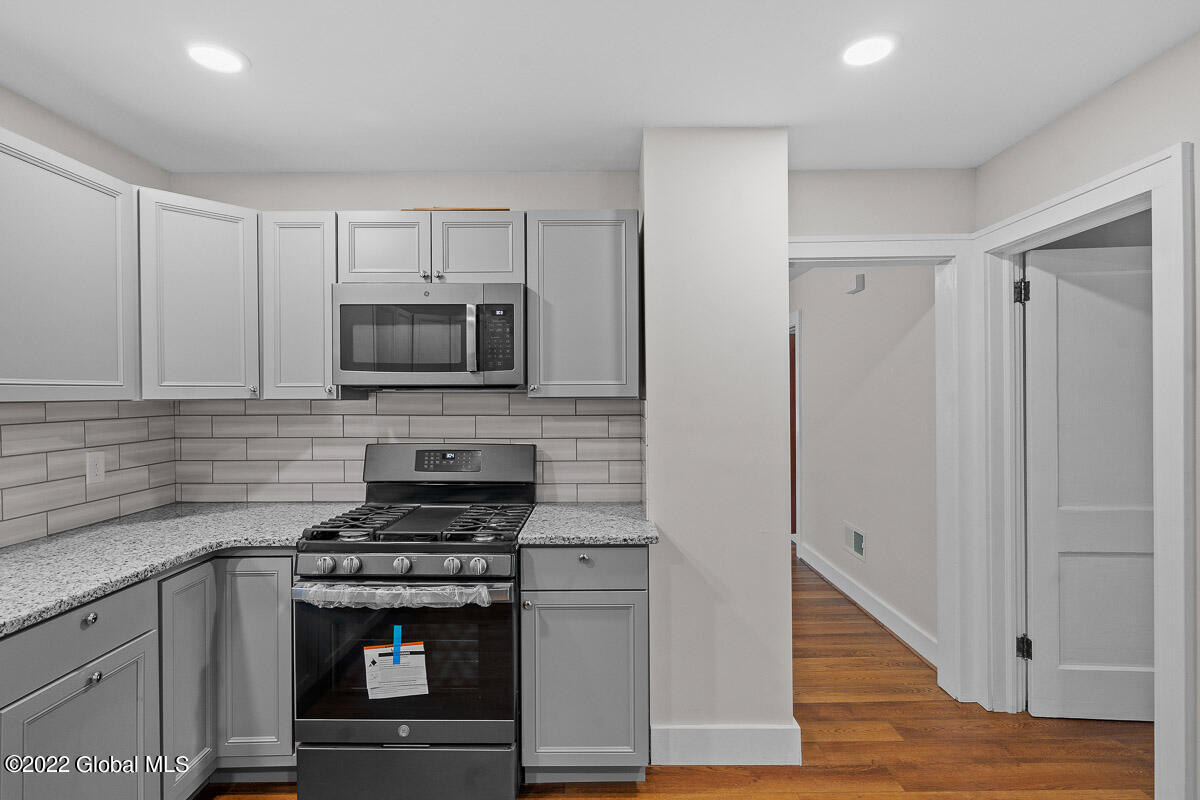 1006 Fort Hunter Road Schenectady, NY 12303 - Photo 18 of 42 1006 Fort Hunter Road Schenectady NY 034