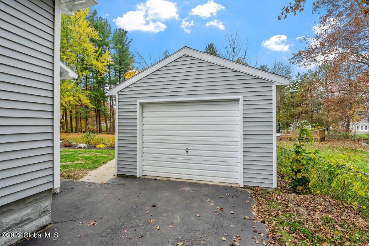 1006 Fort Hunter Road Schenectady, NY 12303 - Photo 4 of 42 1006 Fort Hunter Road Schenectady NY 004