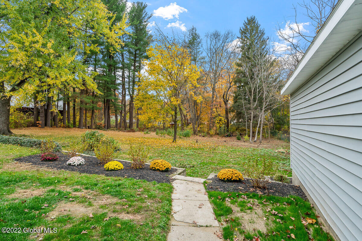 1006 Fort Hunter Road Schenectady, NY 12303 - Photo 8 of 42 1006 Fort Hunter Road Schenectady NY 009