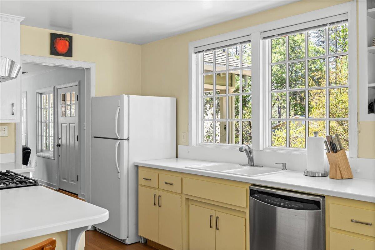 10041 Greenwood Road Grass Valley, CA 95945 - Photo 19 of 65 a kitchen with stainless steel appliances a sink stove and a refrigerator