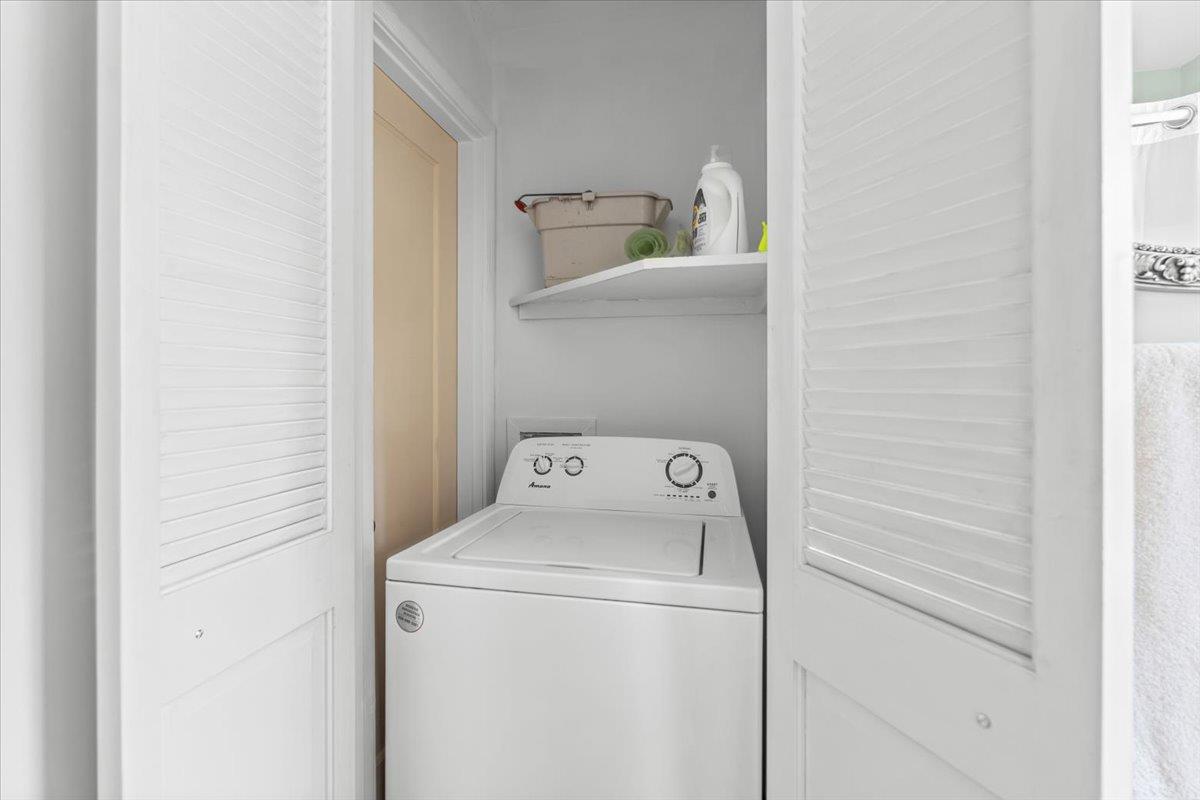 10041 Greenwood Road Grass Valley, CA 95945 - Photo 30 of 65 a utility room with dryer and washer