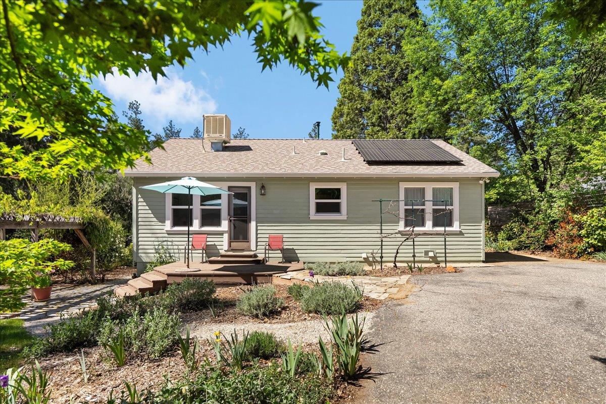 10041 Greenwood Road Grass Valley, CA 95945 - Photo 37 of 65 a front view of a house with yard and green space