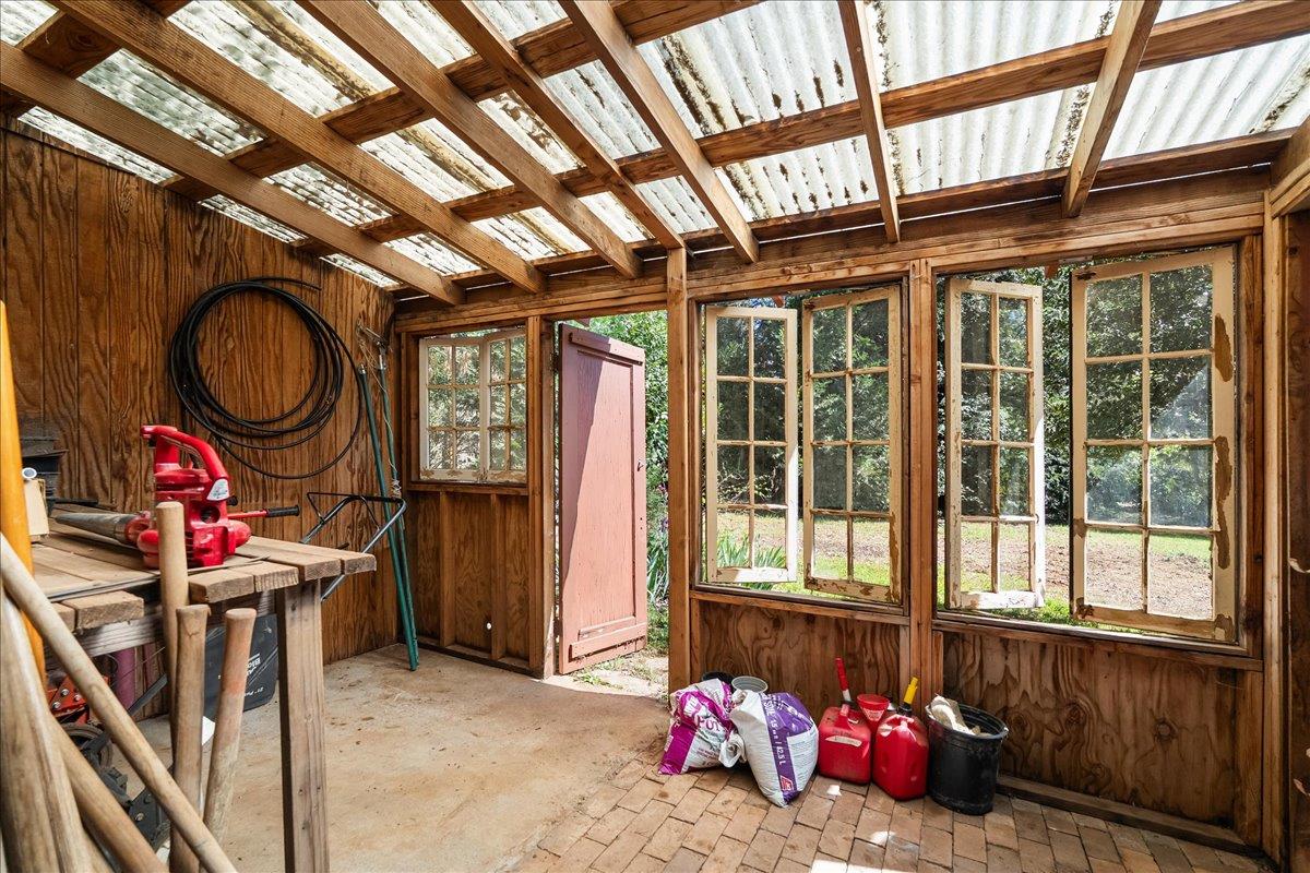 10041 Greenwood Road Grass Valley, CA 95945 - Photo 42 of 65 a view of a room with gym equipment