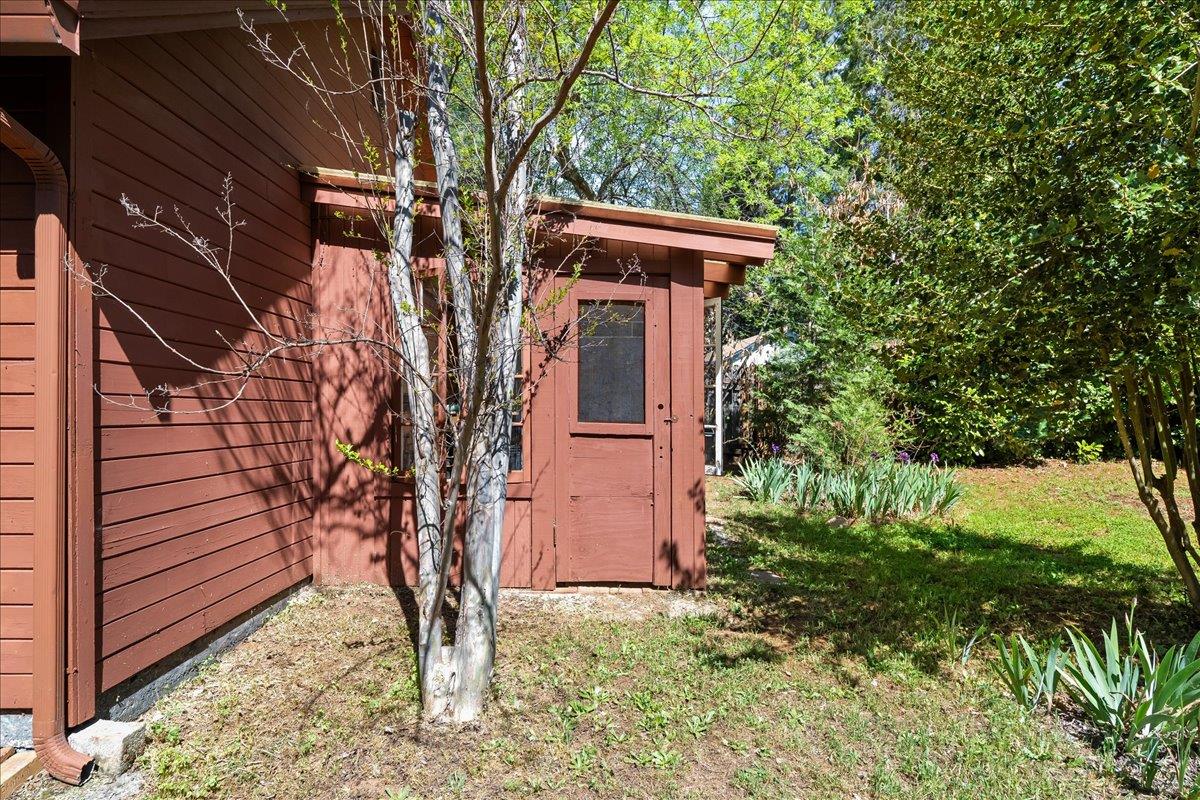 10041 Greenwood Road Grass Valley, CA 95945 - Photo 44 of 65 a pathway of a house with a yard