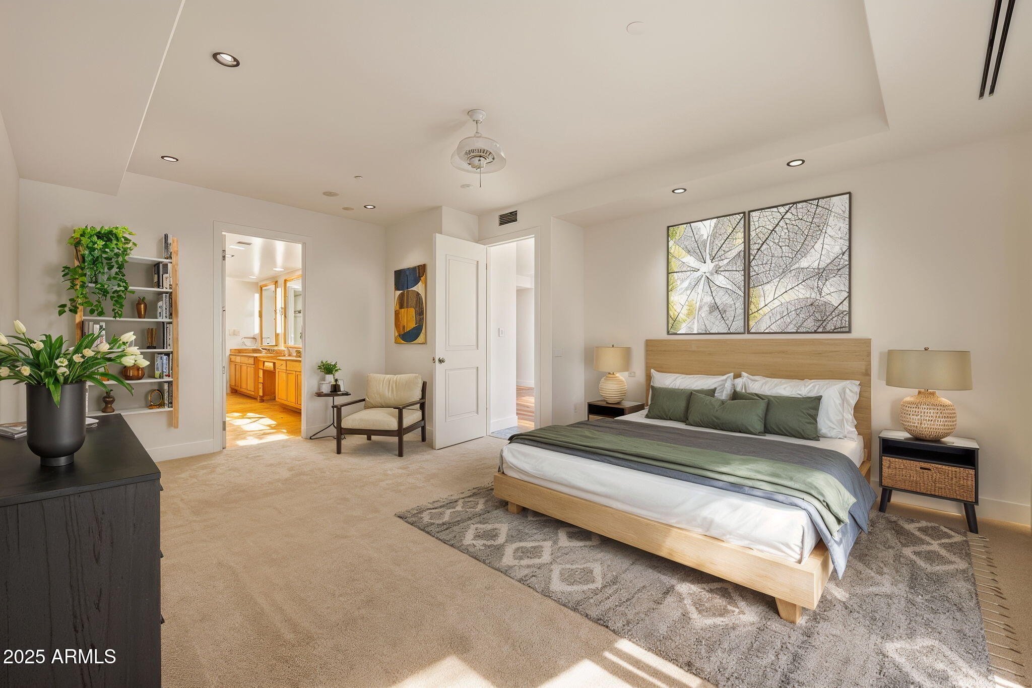 2211 East Camelback Road, Unit 607 Phoenix, AZ 85016 - Photo 17 of 41 a spacious bedroom with a large bed and a windows