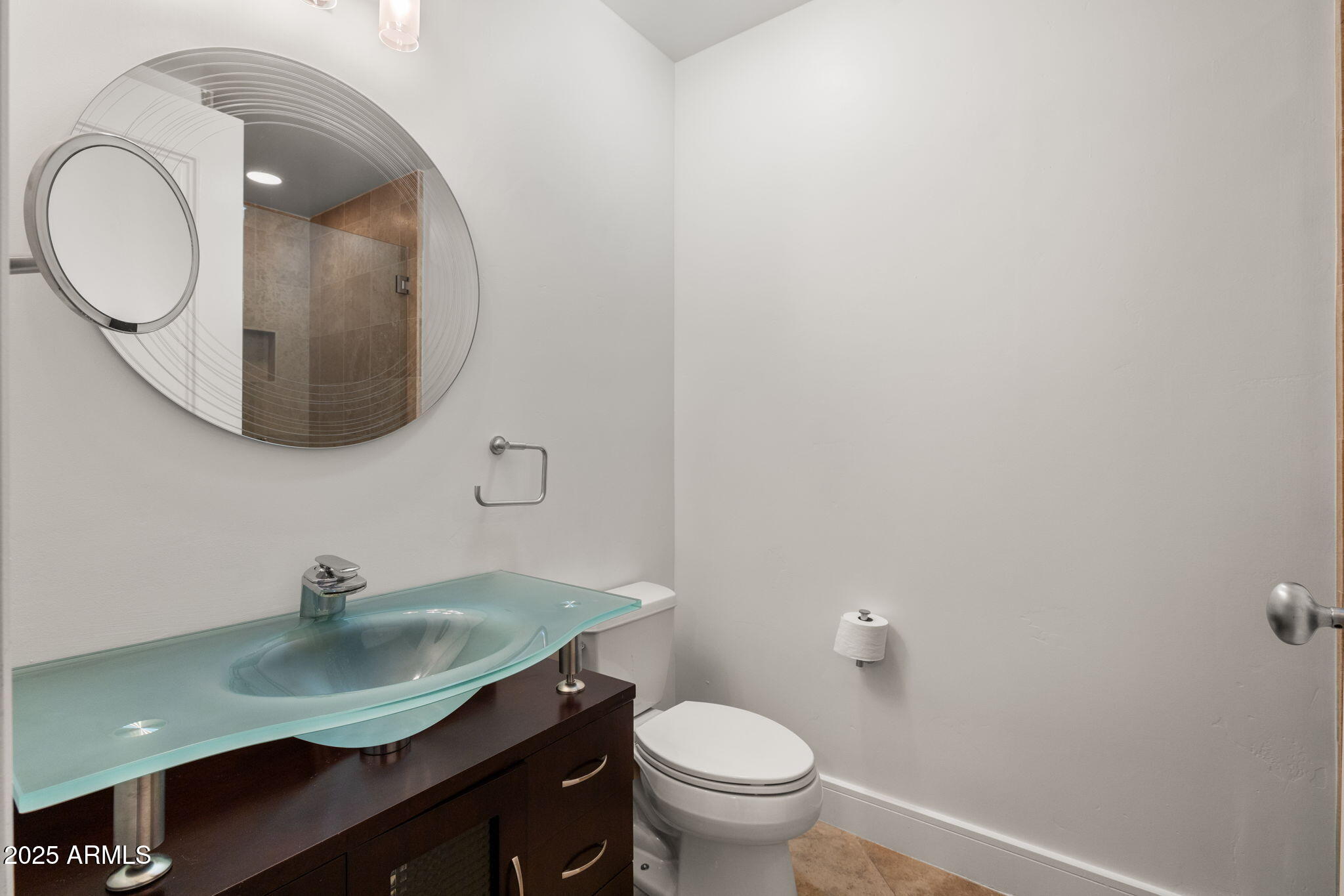 2211 East Camelback Road, Unit 607 Phoenix, AZ 85016 - Photo 24 of 41 a bathroom with a sink and a toilet
