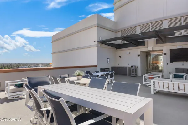 $1,195,000 | 2211 East Camelback Road, Unit 607, Phoenix, AZ 85016