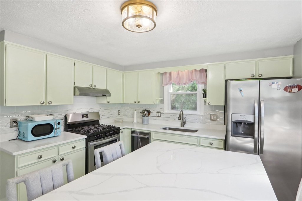 104 Brookside Road Lynn, MA 01902 - Photo 11 of 36 Gallery Image 11