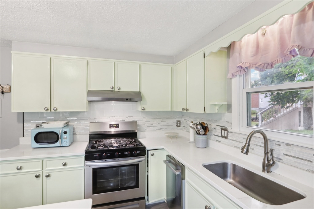 104 Brookside Road Lynn, MA 01902 - Photo 16 of 36 Gallery Image 16