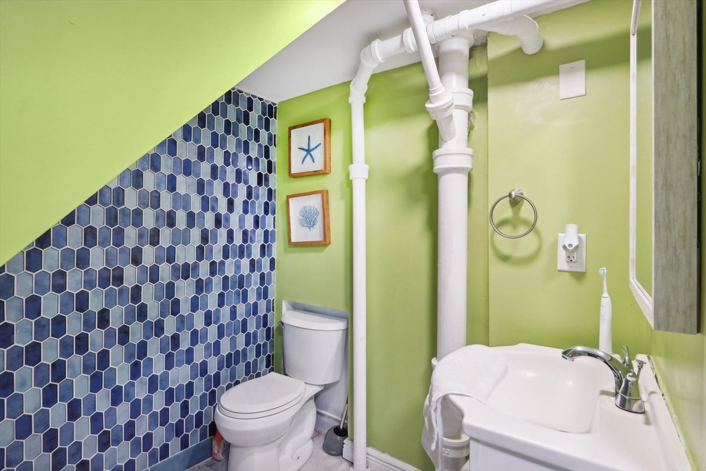 104 Brookside Road Lynn, MA 01902 - Photo 29 of 36 Gallery Image 29