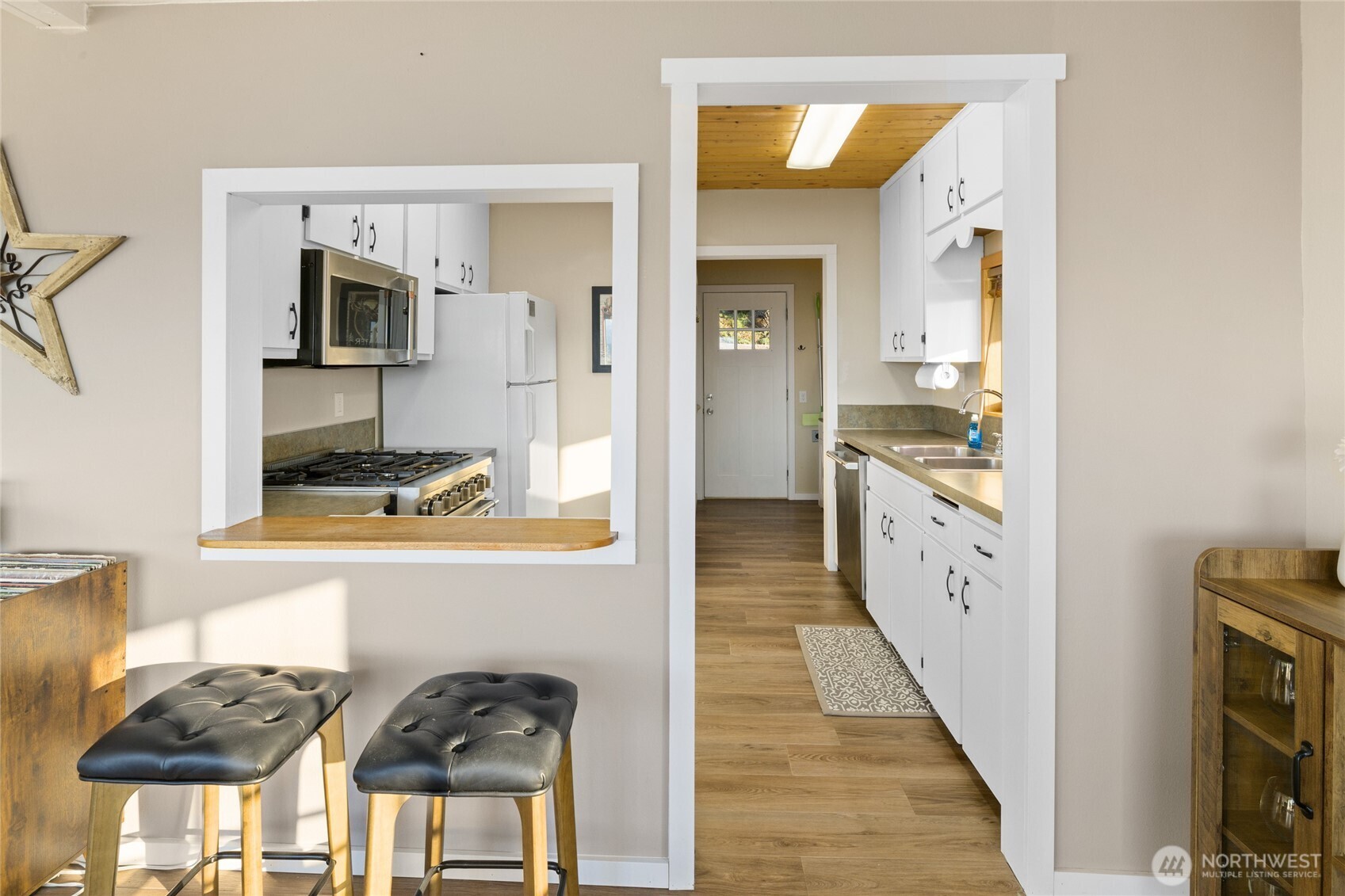 811 Horse Heaven Road Cle Elum, WA 98922 - Photo 12 of 40 a open kitchen with stainless steel appliances granite countertop a stove and a wooden cabinets
