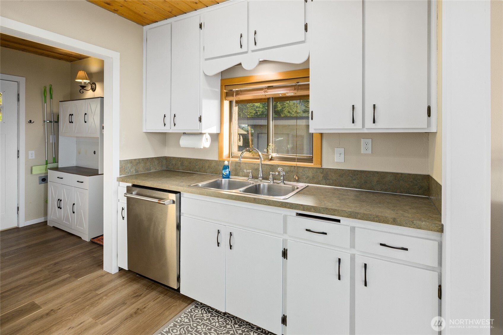 811 Horse Heaven Road Cle Elum, WA 98922 - Photo 14 of 40 a kitchen with granite countertop white cabinets and white appliances