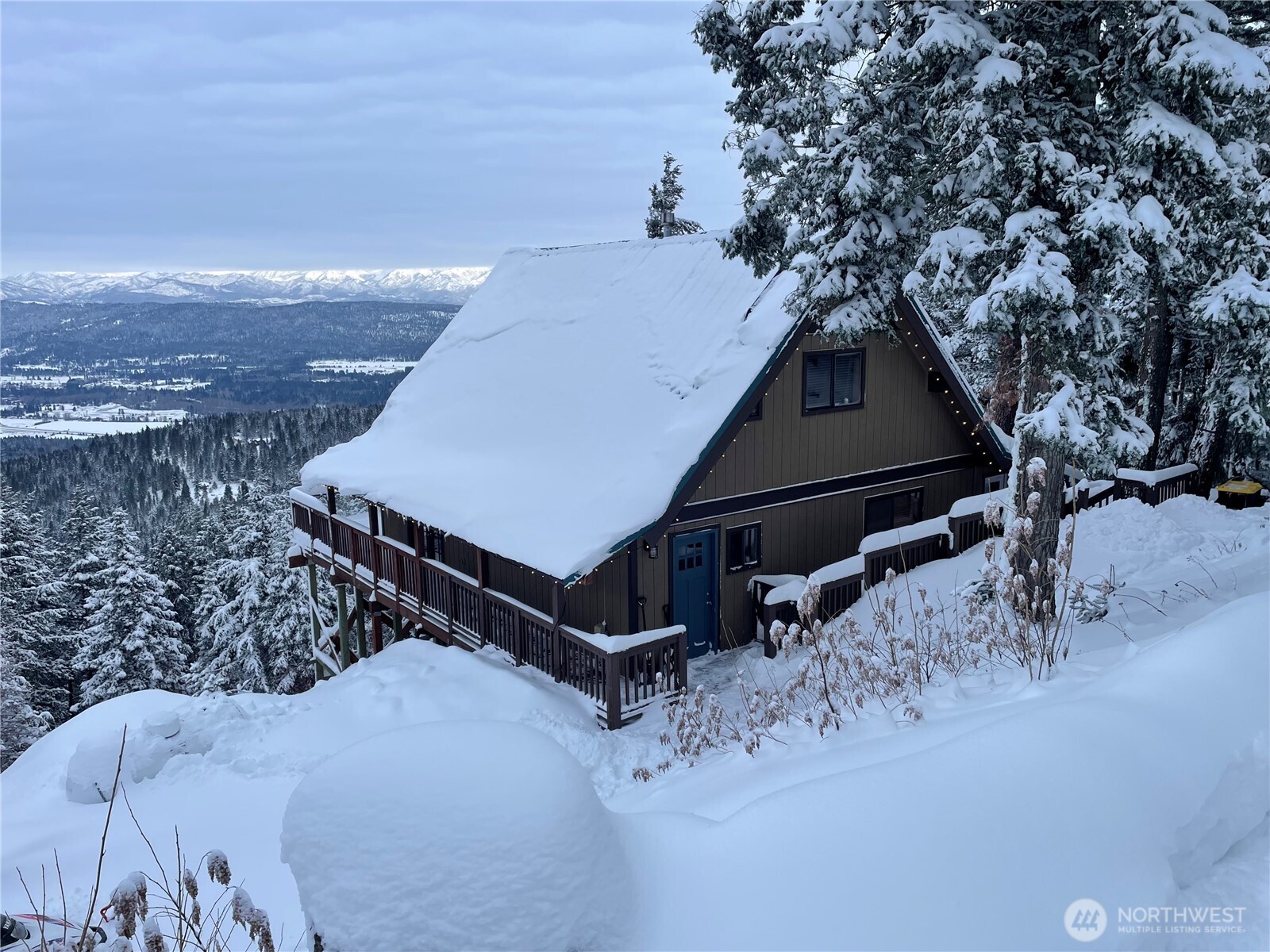 811 Horse Heaven Road Cle Elum, WA 98922 - Photo 31 of 40 a roof deck with table and chairs under an trees