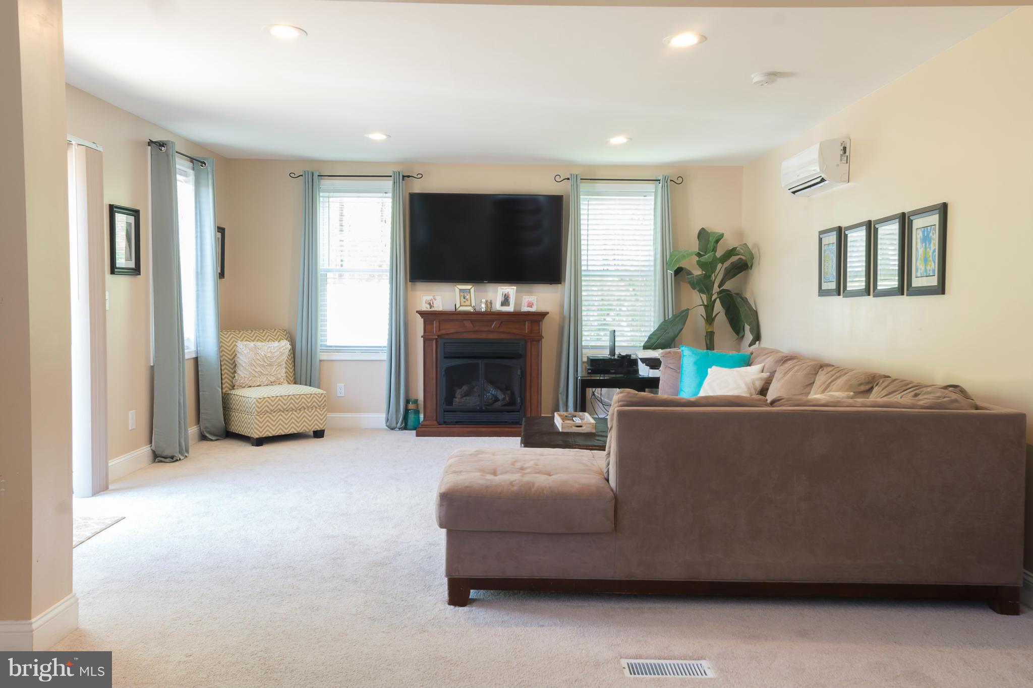 9944 Bird River Road Baltimore, MD 21220 - Photo 7 of 28 Family Room