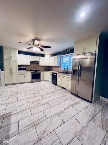 $565,000 | 7814 East County Road 200 North, Avon, IN 46123