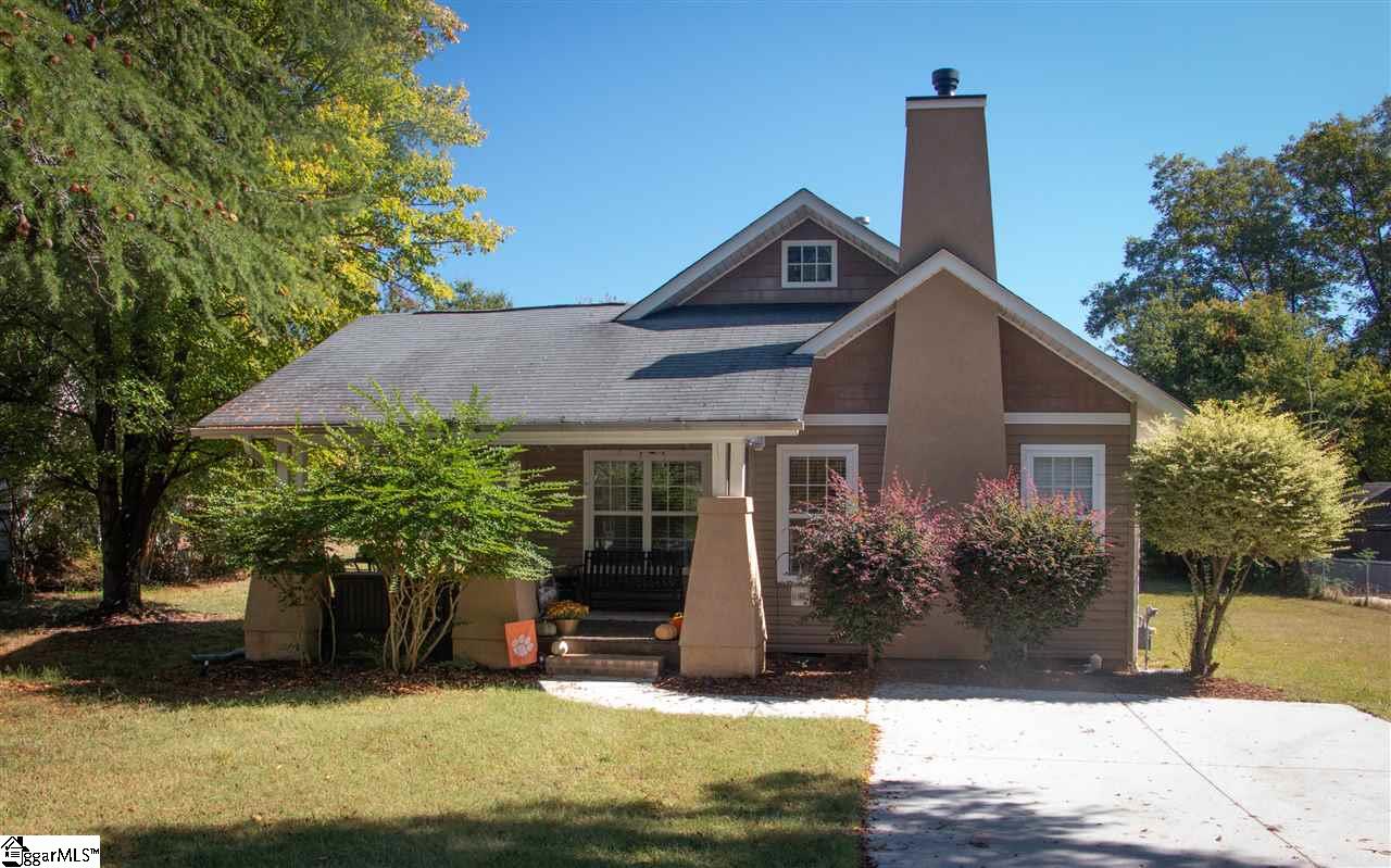 222 Donnan Road Taylors, SC 29687 - Photo 1 of 15 Gallery Image 1