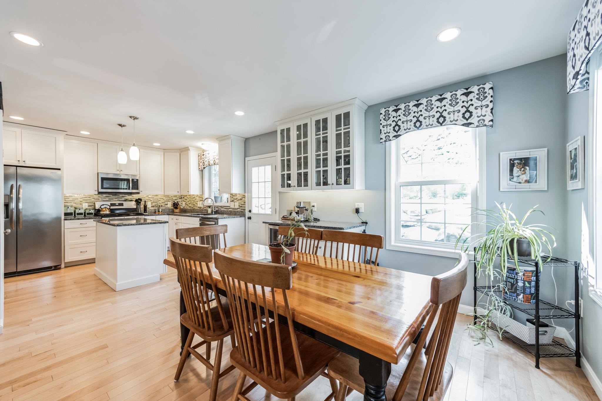 25 A New Searles Road Nashua, NH 03062 - Photo 3 of 27 Gallery Image 3