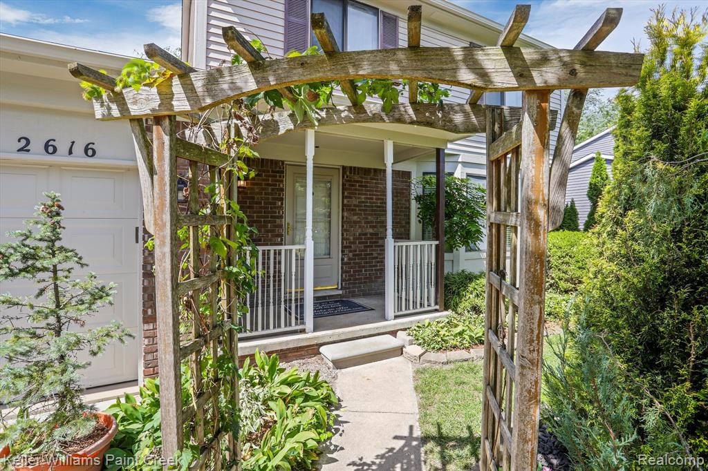 2616 Eastern Avenue Rochester Hills, MI 48307 - Photo 2 of 28