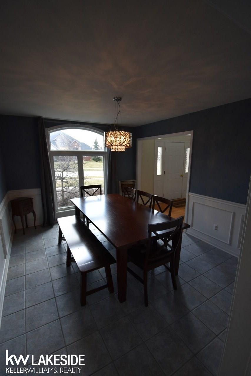 1076 Rochelle Park Drive Rochester Hills, MI 48309 - Photo 10 of 25